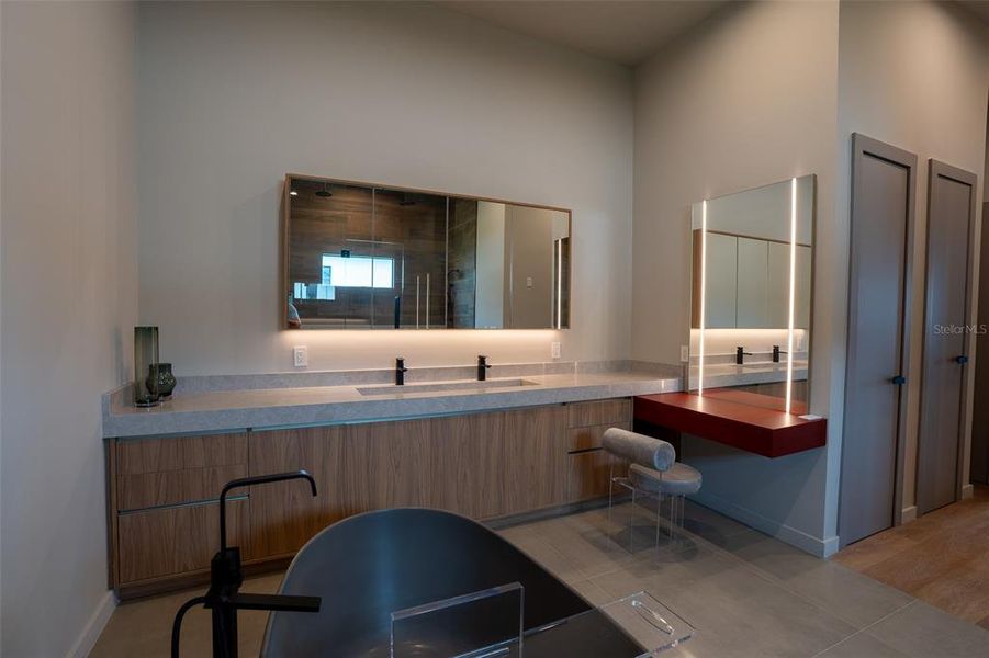 Furnished interior view inside a new home in , Montverde (Image 17).