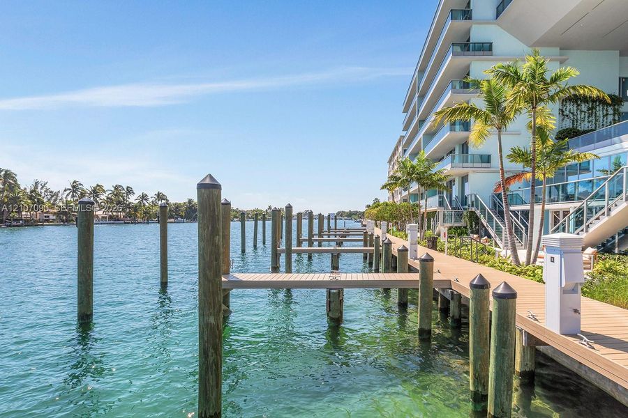 Condo located in Bay Harbor Islands, FL showcasing its design and architecture (Image 22).
