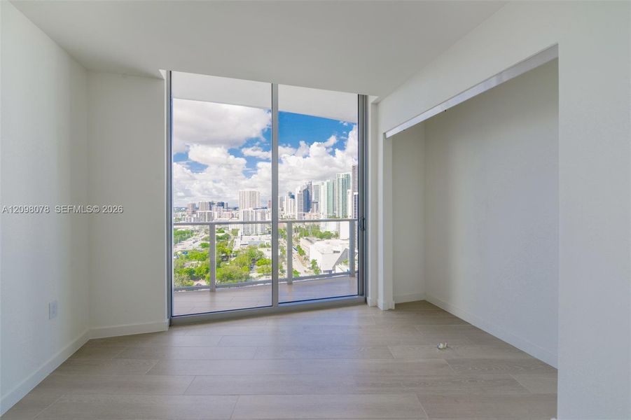 Spacious, unfurnished interior of a new home in , Miami (Image 14).
