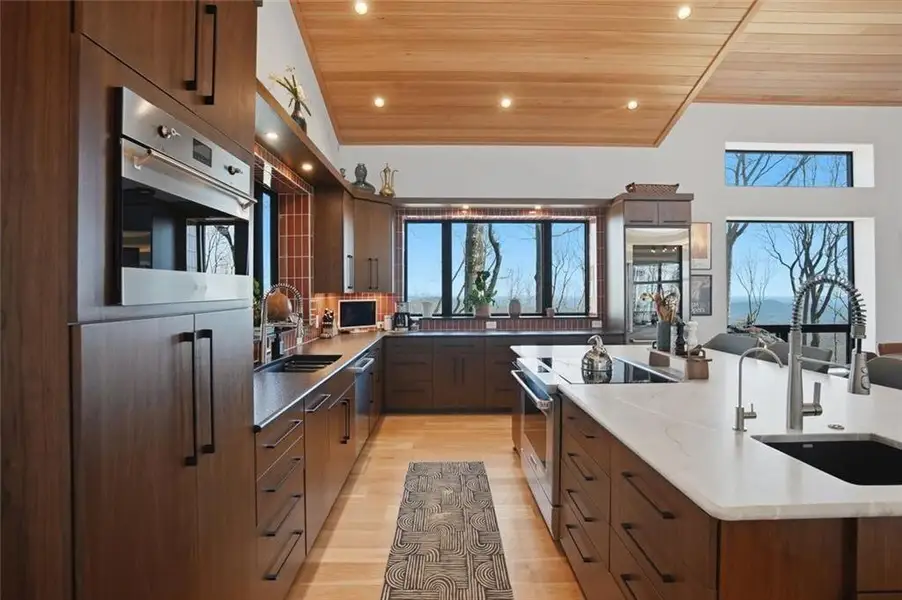 Furnished interior view inside a new home in , Jasper (Image 7).