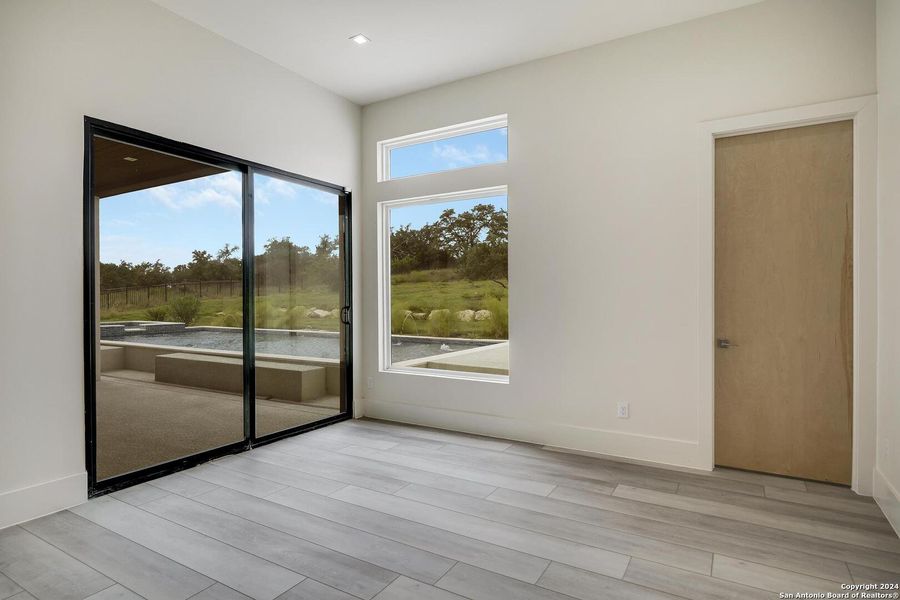 Spacious, unfurnished interior of a new home in , San Antonio (Image 20).