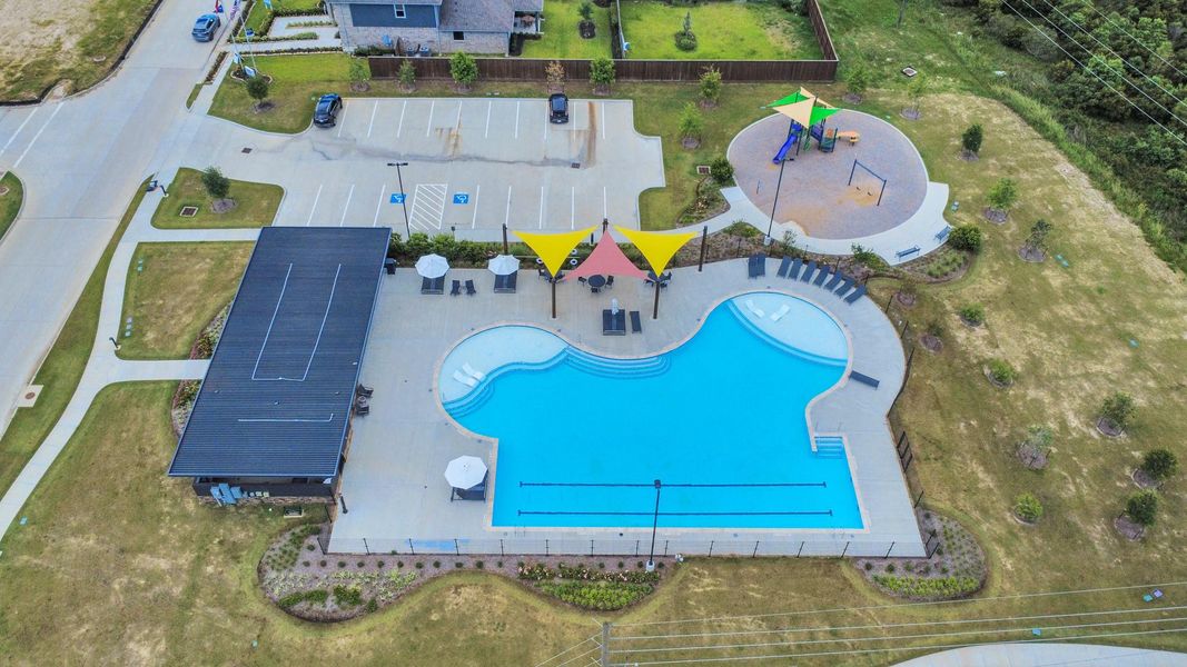 Community amenities in Heights of Barbers Hill, Baytown (Image 22).