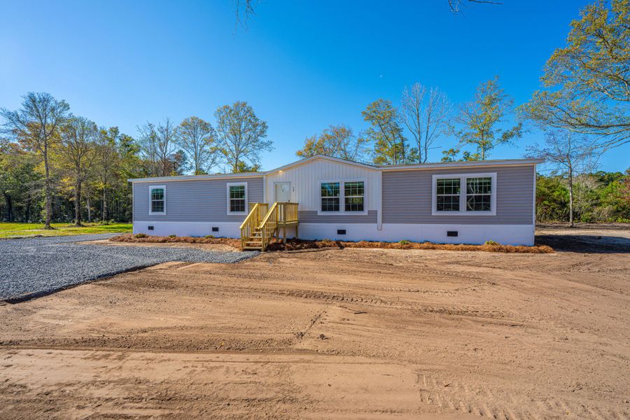 Exterior details and patio area of a home in , Pinopolis (Image 19).