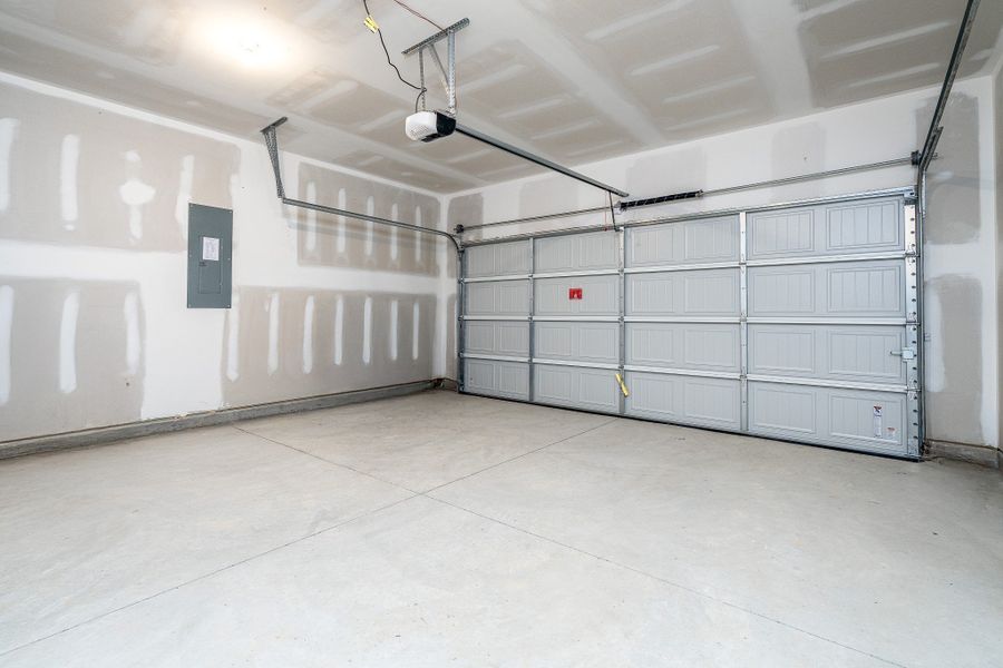 Spacious, unfurnished interior of a new home in Ridgewood, Shelbyville (Image 38).