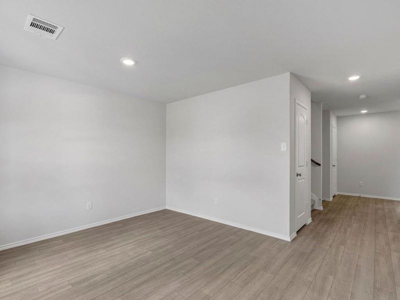 Spacious, unfurnished interior of a new home in Shirey Forest - Branches, Lufkin (Image 12).