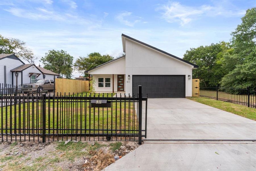 Front exterior of a new home in , Dallas, TX, highlighting curb appeal (Image 25). Front exterior of a new home in , Dallas, TX, highlighting curb appeal (Image 25).