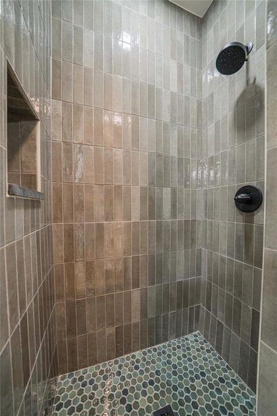 Bathroom featuring tiled shower Bathroom featuring tiled shower