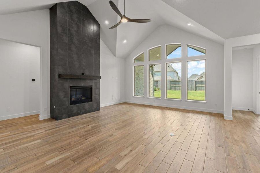 Spacious, unfurnished interior of a new home in Riceland, Mont Belvieu (Image 27).