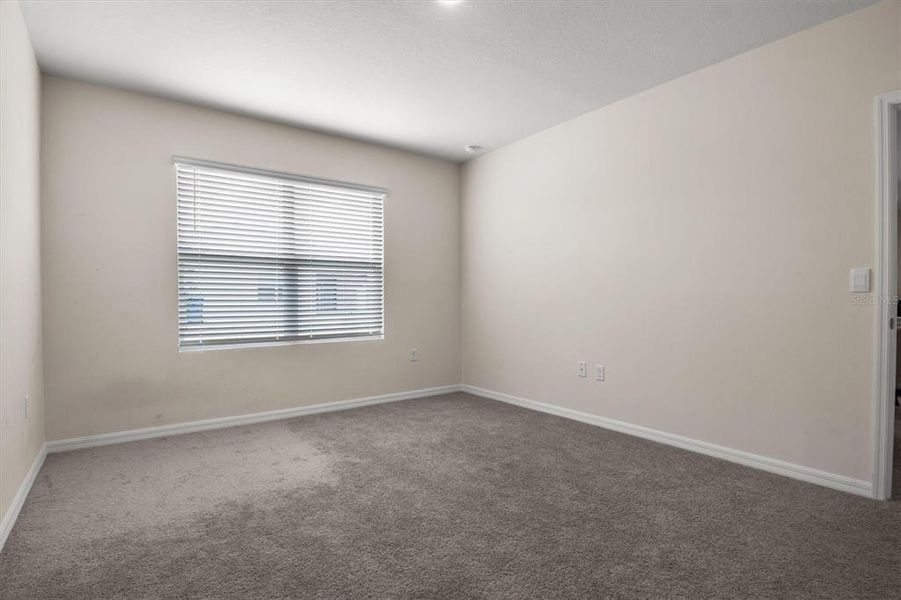 Spacious, unfurnished interior of a new home in Cypress Park Estates, Haines City (Image 21).