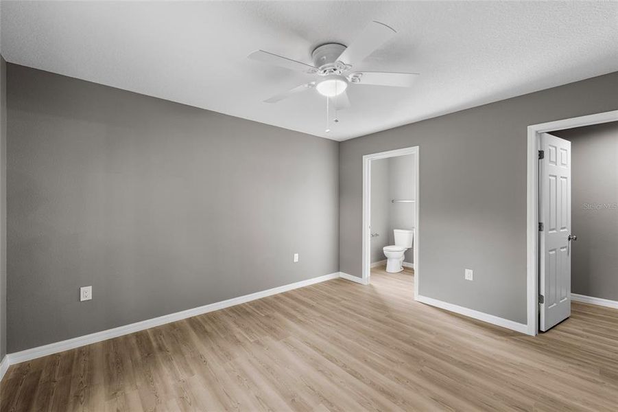 Spacious, unfurnished interior of a new home in , Sarasota (Image 18).