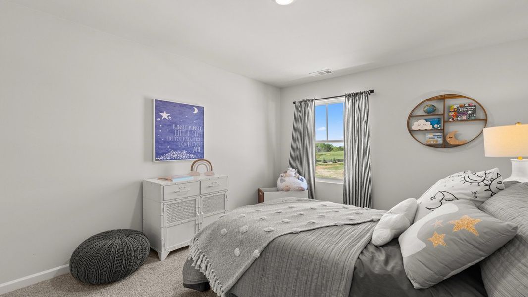 Representative furnished interior of a home built from the Elston by D.R. Horton in Rolling Meadows, Jasper (Image 35).