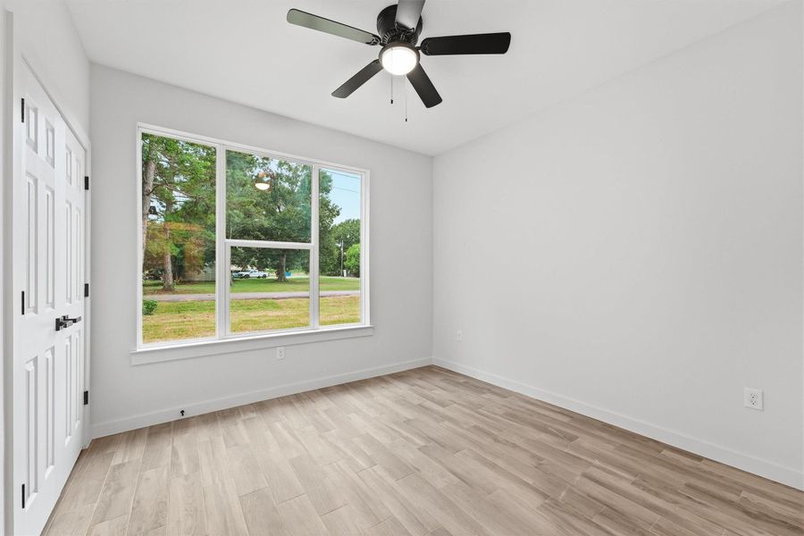 Spacious, unfurnished interior of a new home in , Conroe (Image 29).