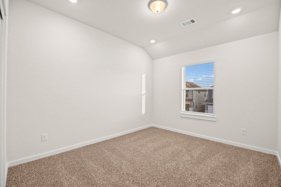 Spacious, unfurnished interior of a new home in Glendale Lakes, Rosharon (Image 28).