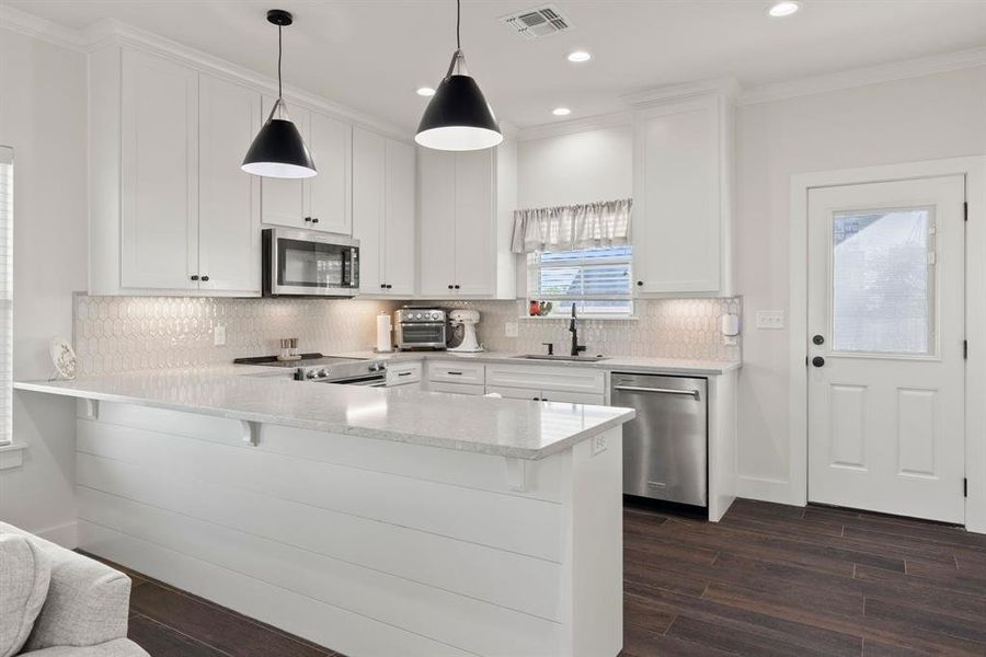 Furnished interior view inside a new home in , Sulphur Springs (Image 9).