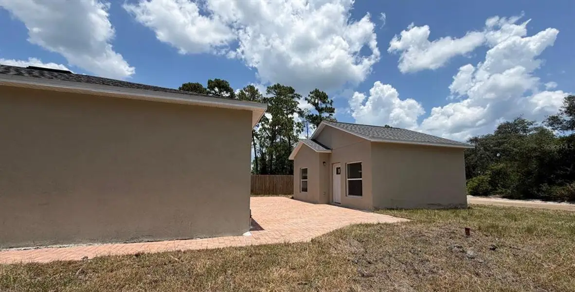 Exterior details and patio area of a home in , Deland (Image 3).
