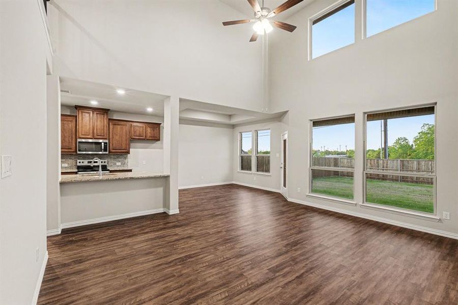 Spacious, unfurnished interior of a new home in Courts Of Bonnie Brae, Denton (Image 16).