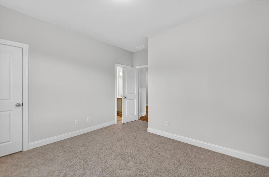 Spacious, unfurnished interior of a new home in Hemingway, Flowery Branch (Image 19).