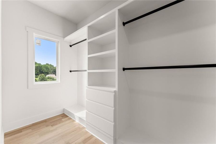 Spacious, unfurnished interior of a new home in , Clermont (Image 39).