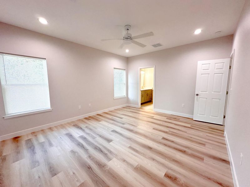 Spacious, unfurnished interior of a new home in , Lockhart (Image 11).