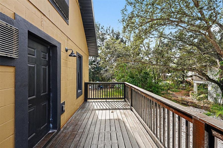 Exterior details and patio area of a home in , Clearwater (Image 3).