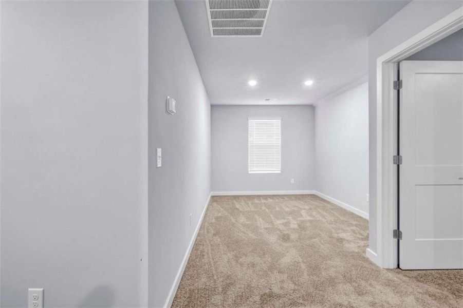 Spacious, unfurnished interior of a new home in Palmetto Oaks Phase III, Palmetto (Image 25). Spacious, unfurnished interior of a new home in Palmetto Oaks Phase III, Palmetto (Image 25).