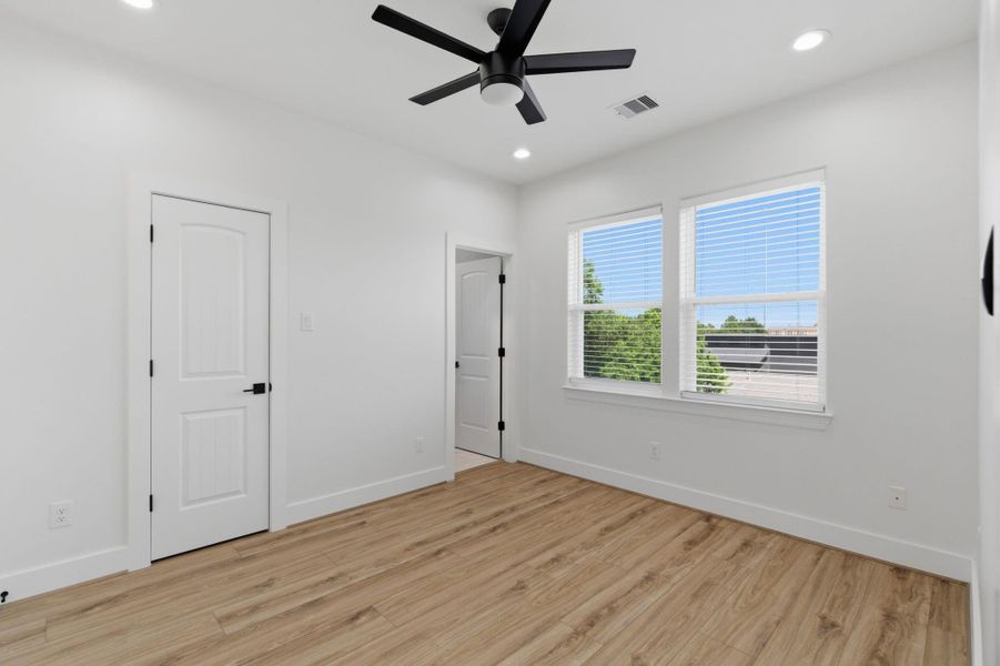 Spacious, unfurnished interior of a new home in , Houston (Image 30).