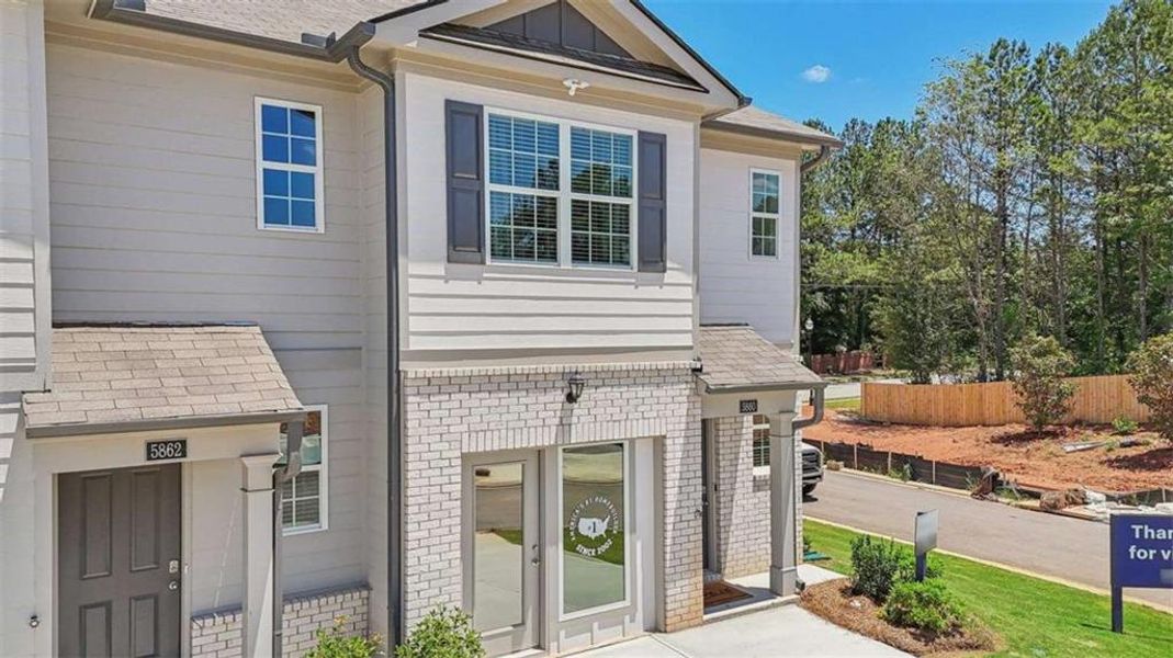 Exterior details and patio area of a home in Wellington Park, Lithonia (Image 3).