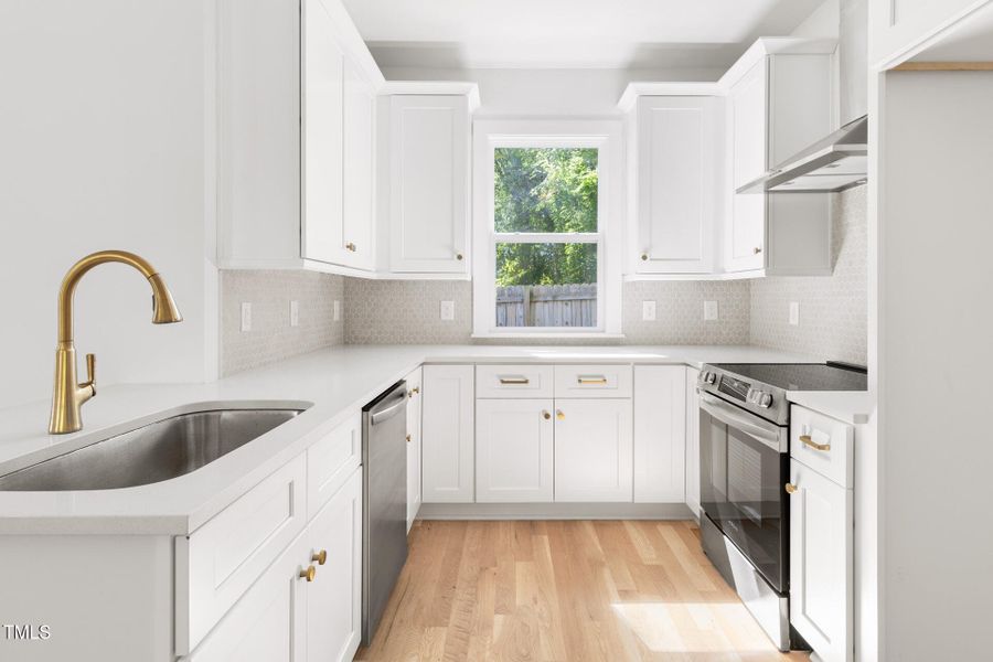 407B-Edward-11 407B-Edward-11