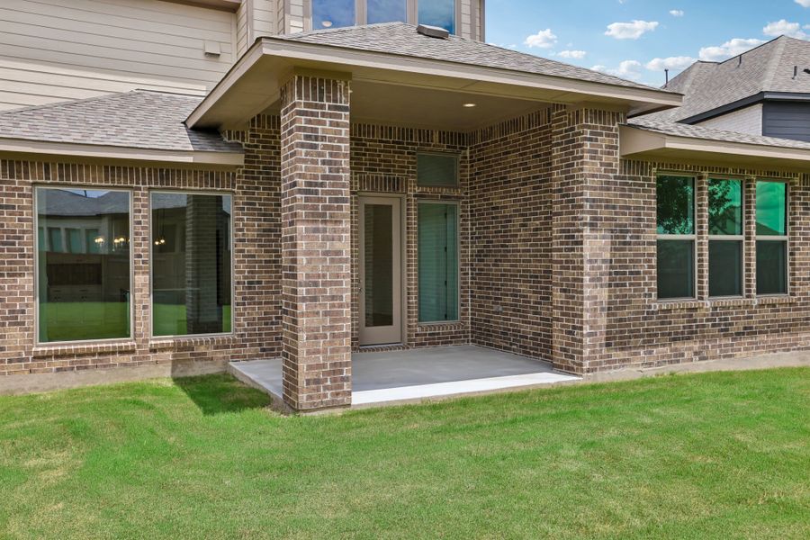 Exterior details and patio area of a home in 6 Creeks, Kyle (Image 18).