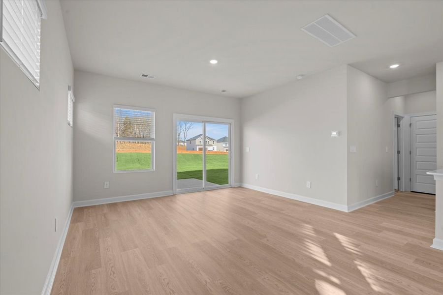 Spacious, unfurnished interior of a new home in Creek Ridge - Heritage Collection, Spartanburg (Image 11).