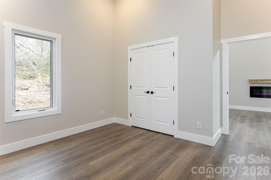 Right Wing-2nd bedroom