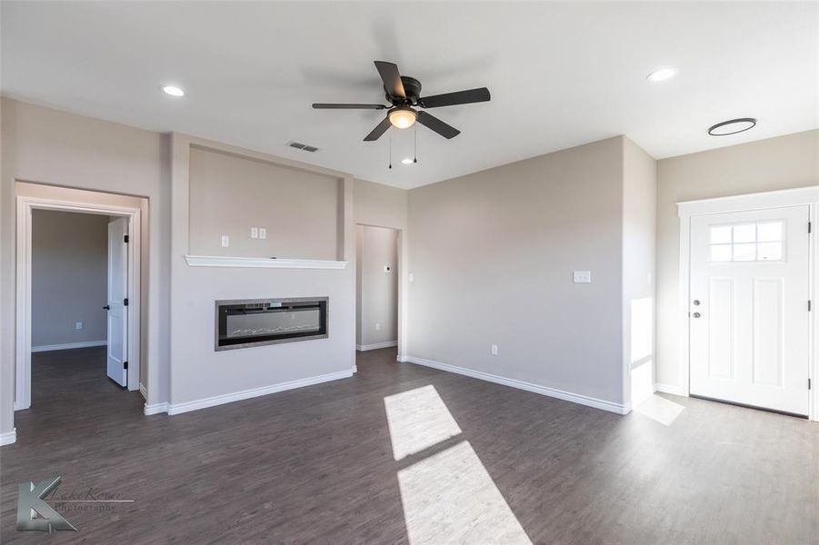 Spacious, unfurnished interior of a new home in , Abilene (Image 23).