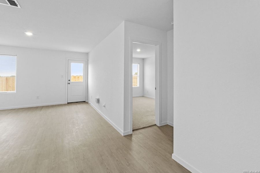 Spacious, unfurnished interior of a new home in Spring Grove, St. Hedwig (Image 19).