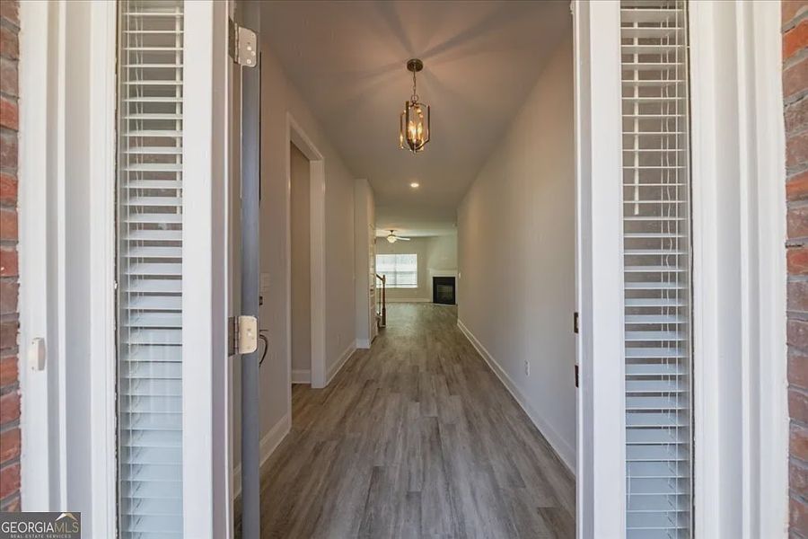 Spacious, unfurnished interior of a new home in Carson's Walk, Macon (Image 10).
