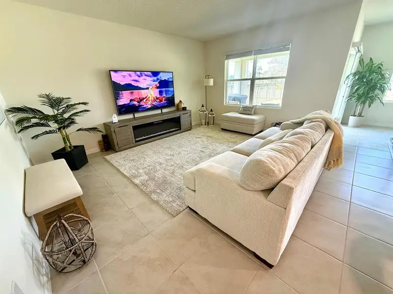 Furnished interior view inside a new home in Edgemont at Serenoa, Clermont (Image 3). Furnished interior view inside a new home in Edgemont at Serenoa, Clermont (Image 3).