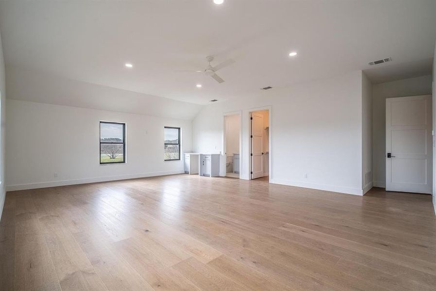 Spacious, unfurnished interior of a new home in , Graford (Image 21).