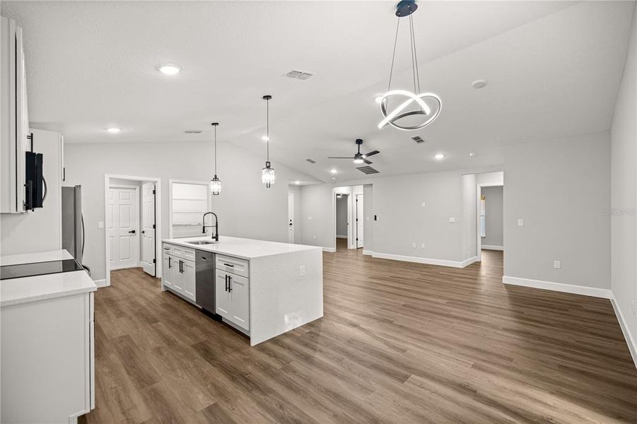 Spacious, unfurnished interior of a new home in , Belleview (Image 10).