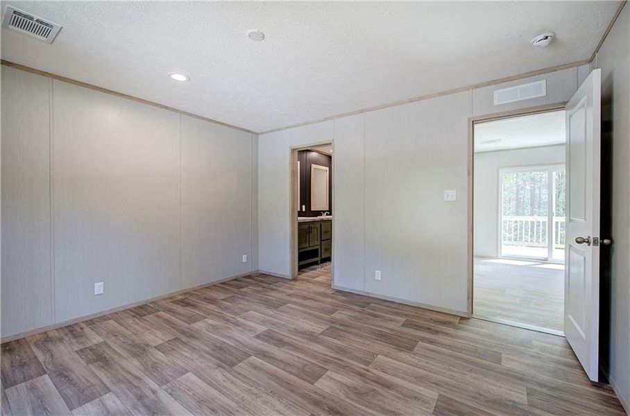 Spacious, unfurnished interior of a new home in , Talking Rock (Image 10).