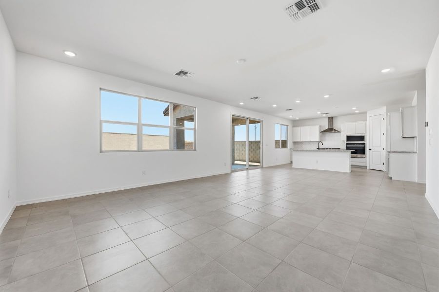 Spacious, unfurnished interior of a new home in Tyler Ranch, Buckeye (Image 13).