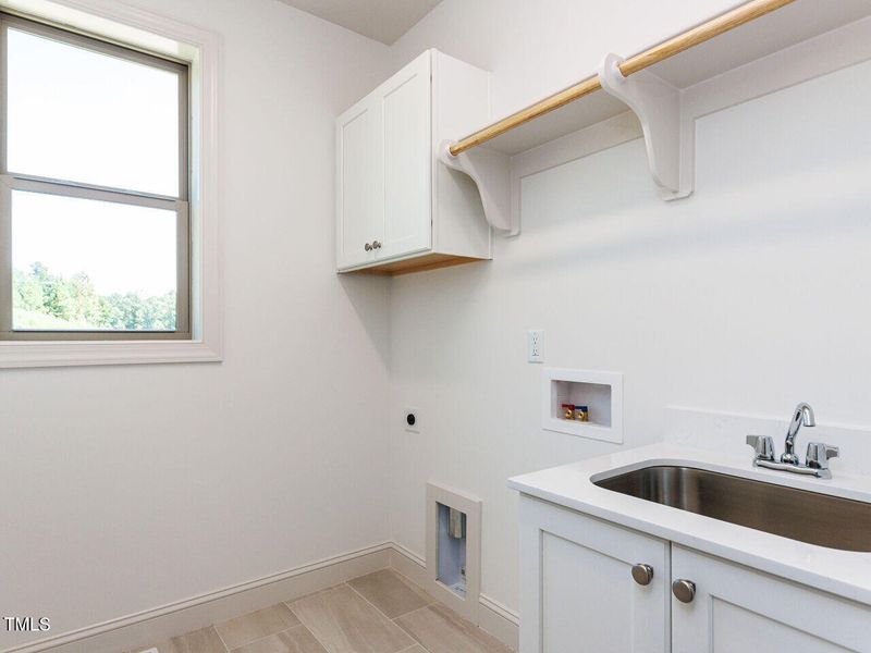 017-1280x960-laundry-room