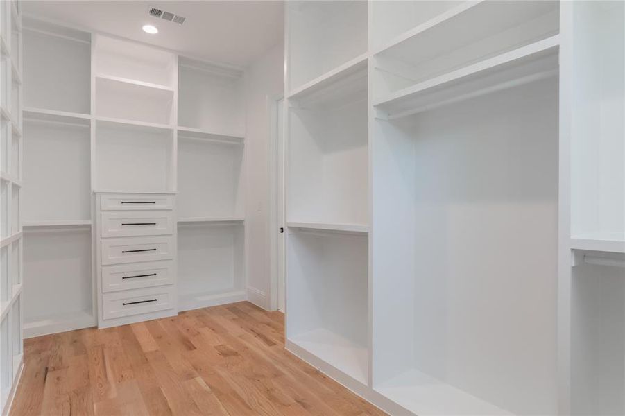 Image 36 of a home in .