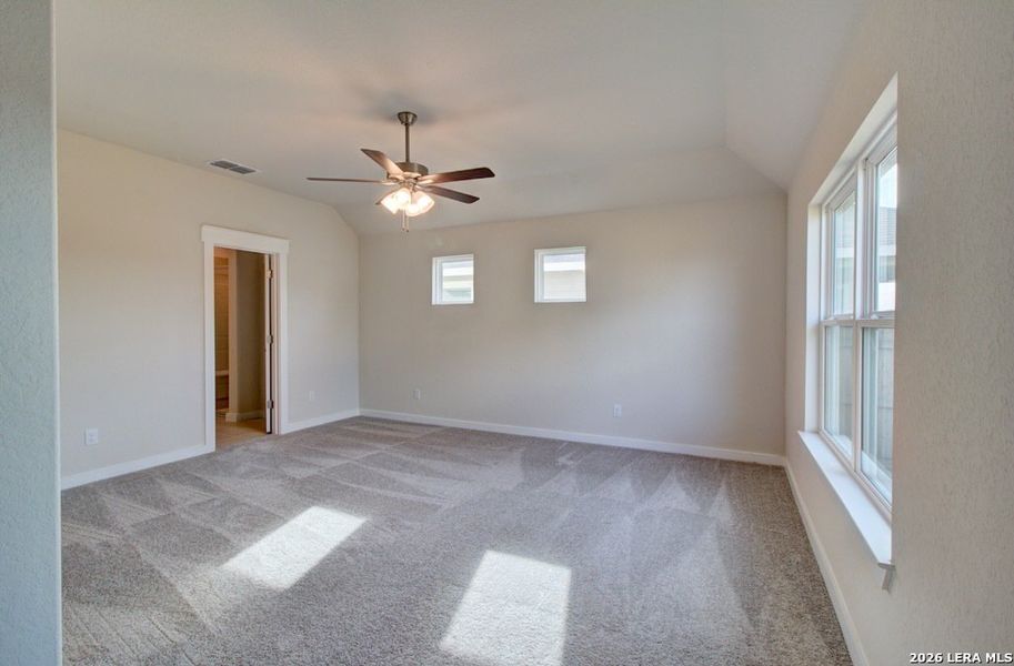 Spacious, unfurnished interior of a new home in Cloud Country, New Braunfels (Image 12).