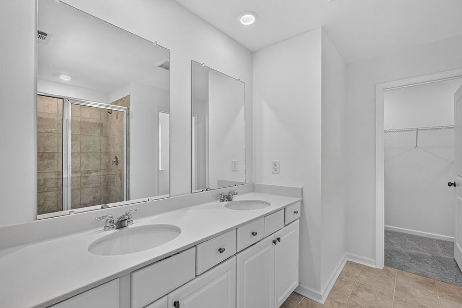 Furnished interior view inside a new home in Rosewood Farm, Lawrenceville (Image 16).