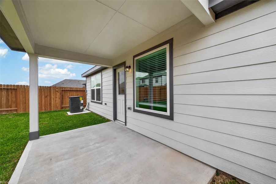 Exterior details and patio area of a home in Wayside Village, Houston (Image 28).