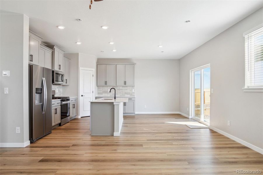Spacious, unfurnished interior of a new home in Second Creek Farm, Commerce City (Image 9).