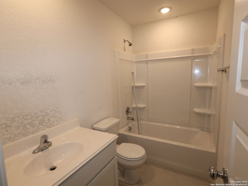 Furnished interior view inside a new home in Cinco Lakes, San Antonio (Image 9). Furnished interior view inside a new home in Cinco Lakes, San Antonio (Image 9).