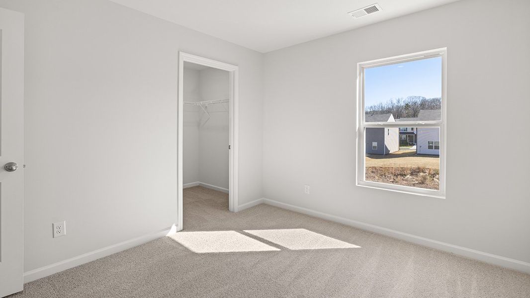 Spacious, unfurnished interior of a new home in Sherwood Manor, South Fulton (Image 14).