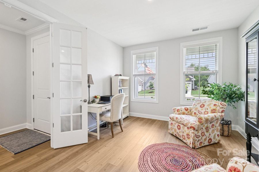 Furnished interior view inside a new home in Handsmill on Lake Wylie, York (Image 31).