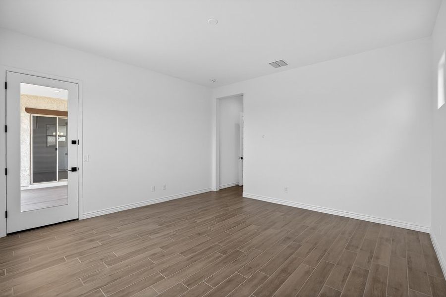 Spacious, unfurnished interior of a new home in Hawes Crossing, Mesa (Image 21).