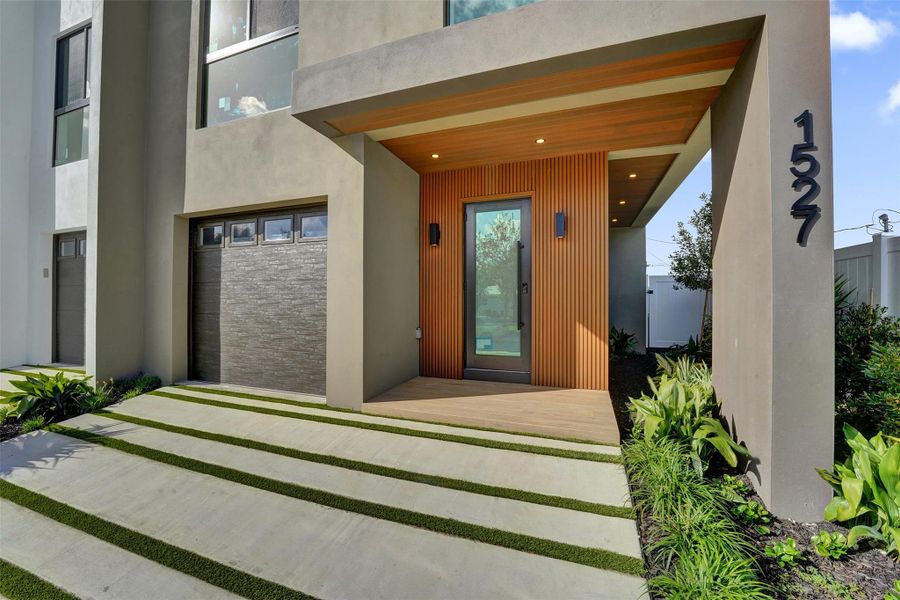 Exterior details and patio area of a home in , Fort Lauderdale (Image 36). Exterior details and patio area of a home in , Fort Lauderdale (Image 36).